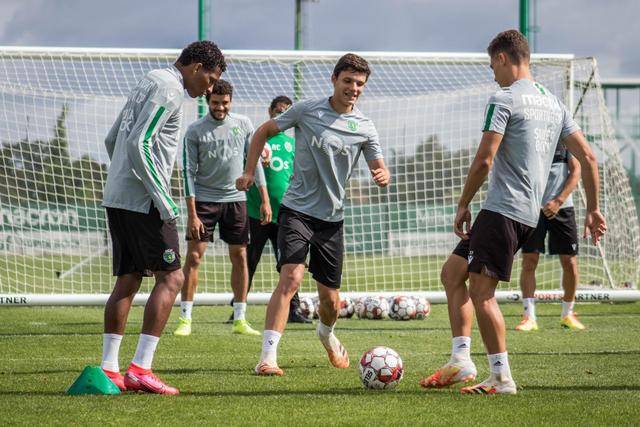 莫兰特向崔永熙表达祝贺：享受球队对你的爱